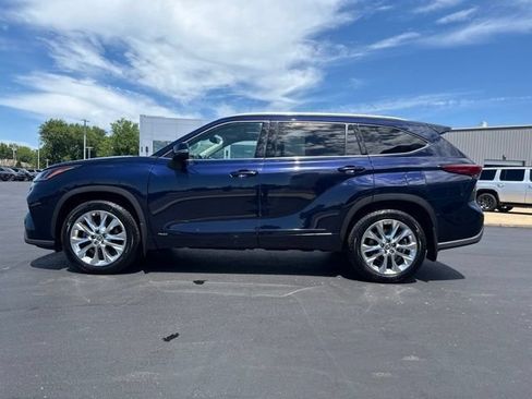 Used 2022 Toyota Highlander Limited AWD/4WD image 4