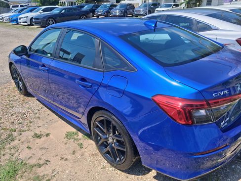 Used 2023 Honda Civic Sport image 4