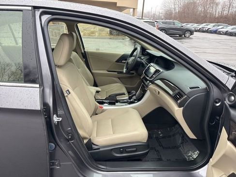 Used 2017 Honda Accord Touring image 27