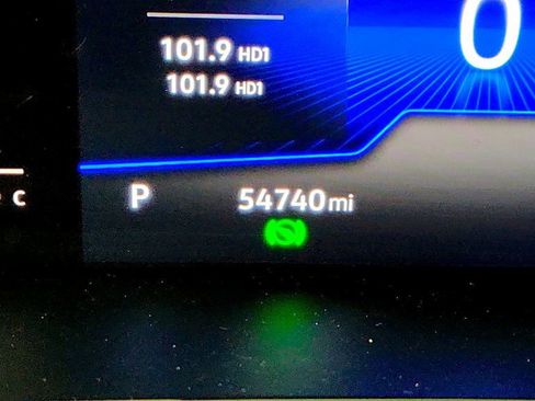 Used 2022 Volkswagen Taos SE w/ Panoramic Sunroof Package image 16