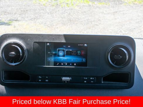 Used 2021 Mercedes-Benz Sprinter 2500 image 18