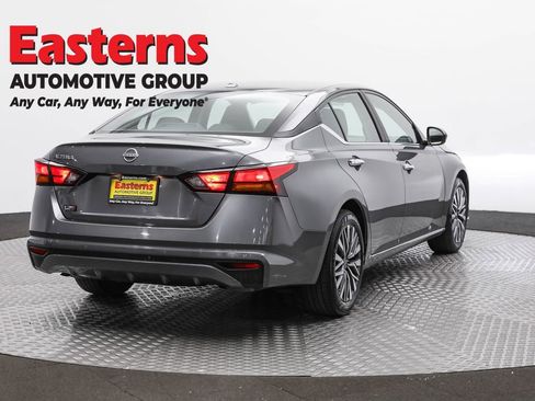 Used 2025 Nissan Altima 2.5 SV image 5