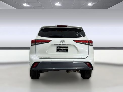 Used 2021 Toyota Highlander Limited FWD image 10