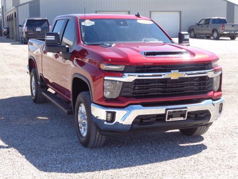 Used 2024 Chevrolet Silverado 2500 LT w/ Convenience Package AWD/4WD image 4
