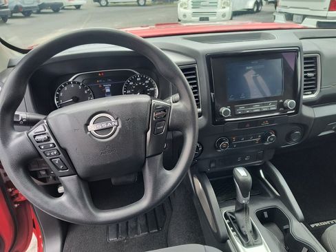 Used 2022 Nissan Frontier SV AWD/4WD image 17