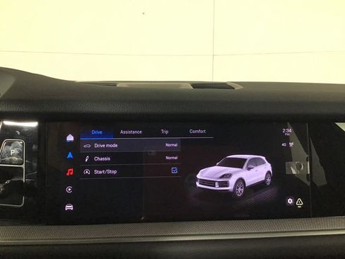 Certified 2024 Porsche Cayenne AWD/4WD image 37