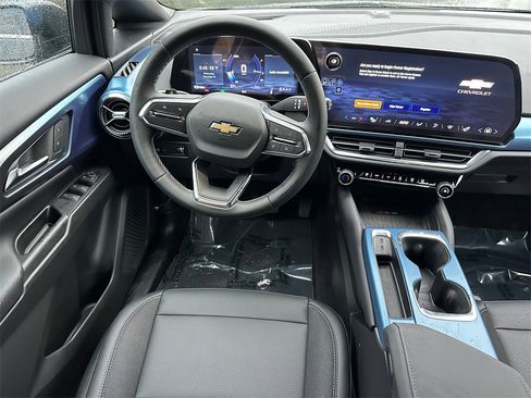 New 2026 Chevrolet Equinox EV LT image 17