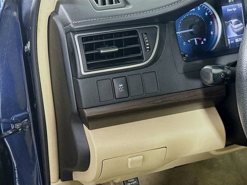 Used 2017 Toyota Camry LE image 11