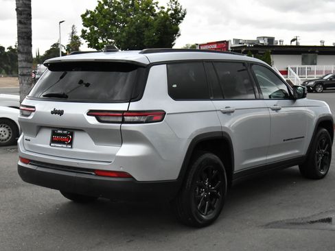 Used 2024 Jeep Grand Cherokee L Laredo AWD/4WD image 8