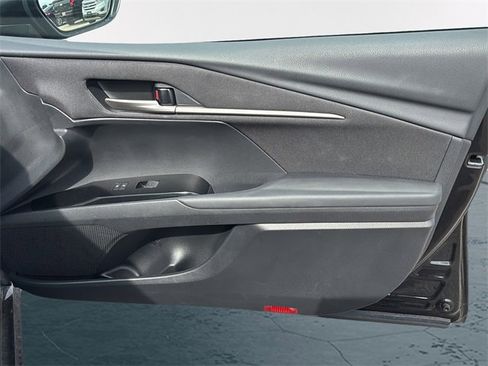 Used 2025 Toyota Camry LE image 10