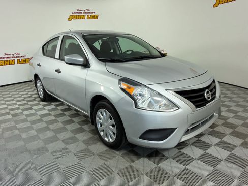 Used 2019 Nissan Versa S FWD image 6