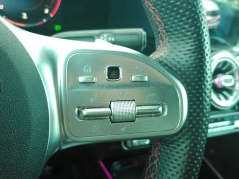 Used 2021 Mercedes-Benz GLB 250 image 37