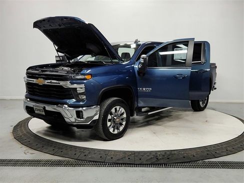 Used 2024 Chevrolet Silverado 2500 LT w/ Texas Edition image 11