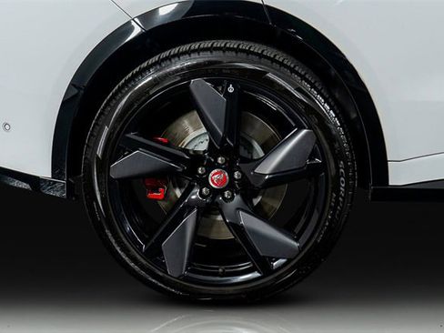 Used 2022 Jaguar F-PACE SVR image 17