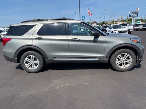 Used 2020 Ford Explorer XLT w/ Comfort Package AWD/4WD image 10