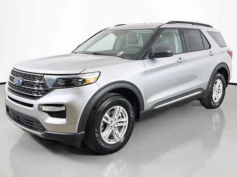Used 2022 Ford Explorer XLT w/ Equipment Group 202A AWD/4WD image 7
