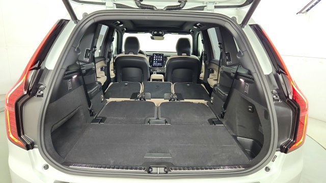 New 2026 Volvo XC90 T8 Plus w/ Protection Package Premier AWD/4WD image 43