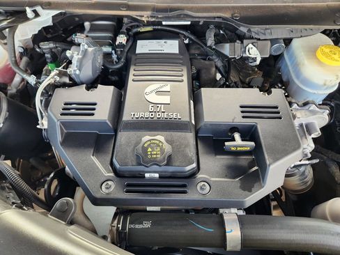 Used 2024 RAM 2500 Laramie AWD/4WD image 30