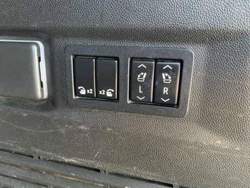 Used 2021 GMC Yukon SLT w/ SLT Luxury Plus Package image 16