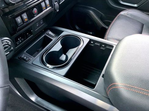 Used 2024 Nissan Titan PRO-4X w/ Pro-4x Convenience Package image 13