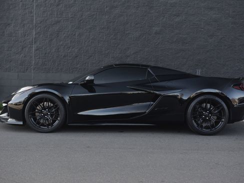 Used 2024 Chevrolet Corvette Z06 image 2