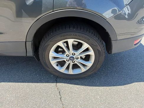Used 2018 Ford Escape SE w/ Ford Safe & Smart Package FWD image 5