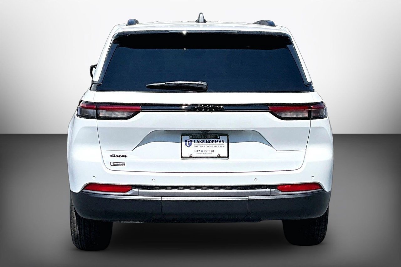 New 2027 Jeep Grand Cherokee Altitude AWD/4WD image 7
