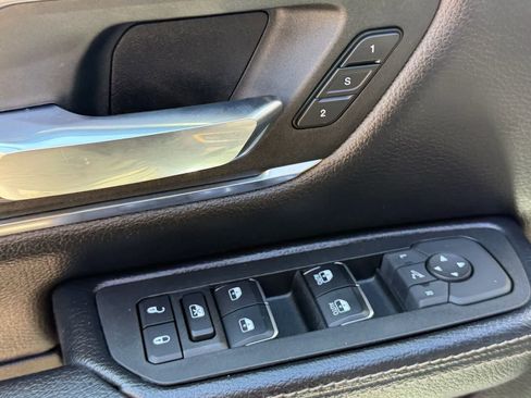 Used 2025 RAM 1500 Laramie image 17