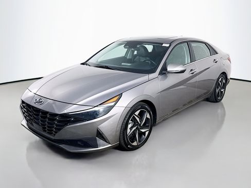 Used 2023 Hyundai Elantra Limited FWD image 4