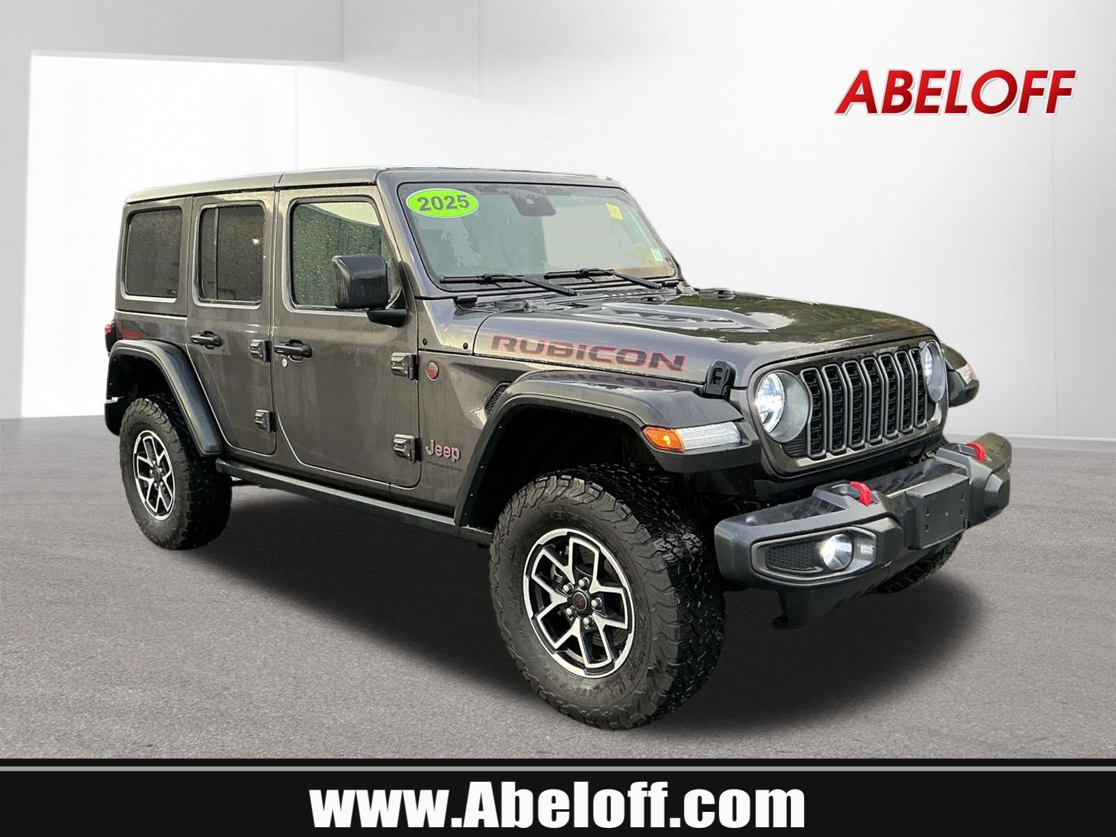 Used 2025 Jeep Wrangler Unlimited Rubicon w/ Convenience Group AWD/4WD image 1