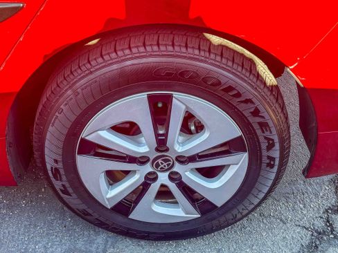 Used 2016 Toyota Prius Four w/ Advanced Technology Package image 12