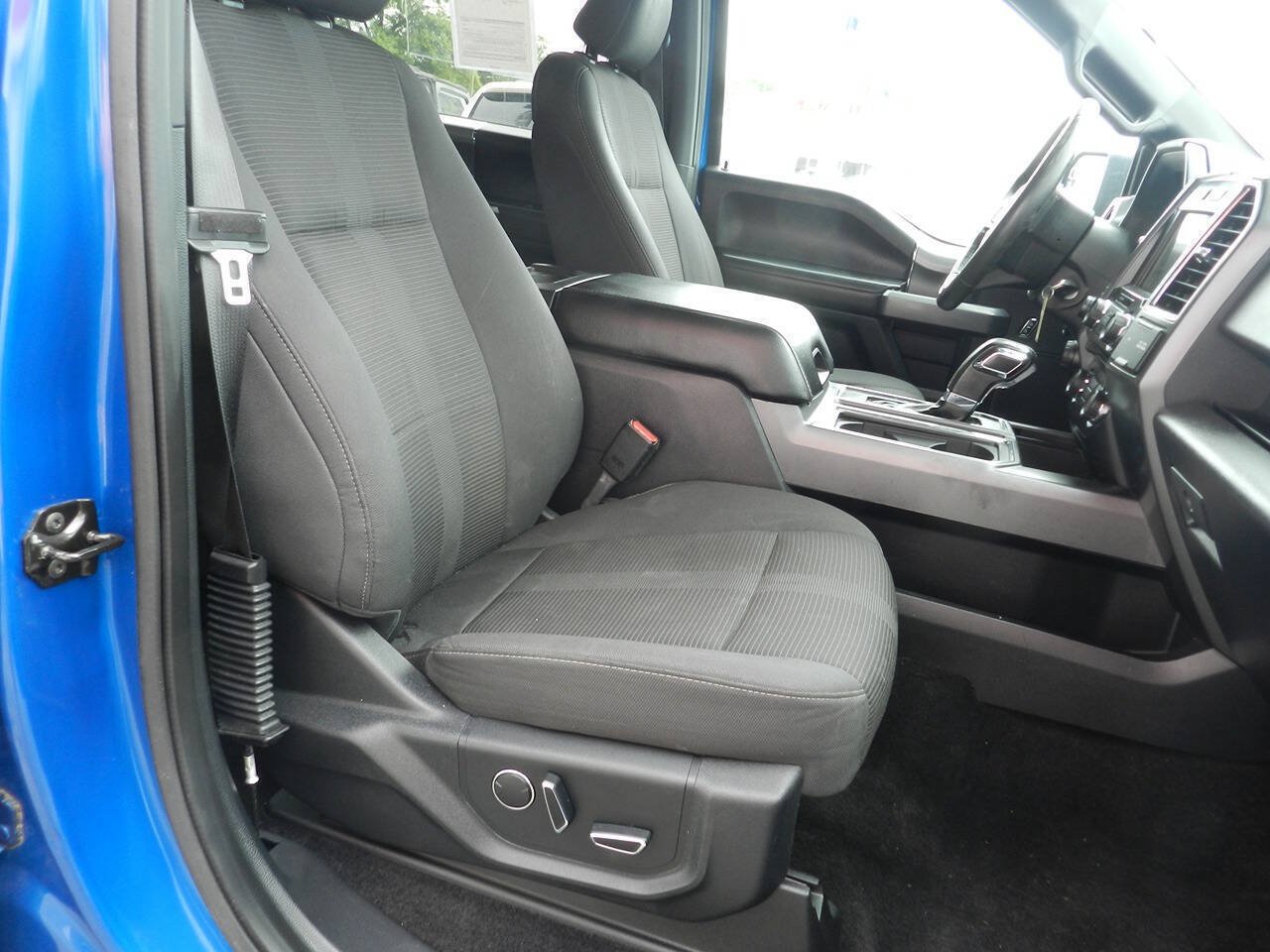 Used 2017 Ford F150 XLT w/ Equipment Group 302A Luxury AWD/4WD image 11