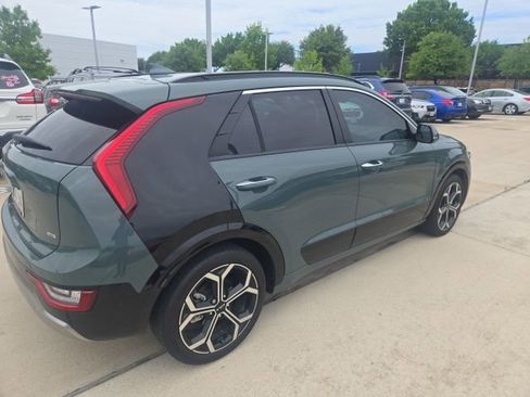 Used 2023 Kia Niro SX Touring image 3