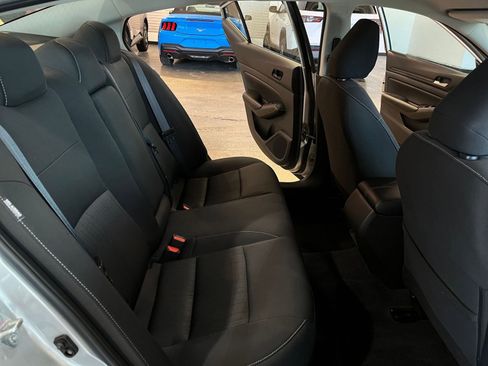 Used 2025 Nissan Altima 2.5 SV image 36