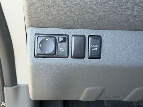 Used 2012 Nissan Frontier SL w/ Moonroof Pkg AWD/4WD image 9
