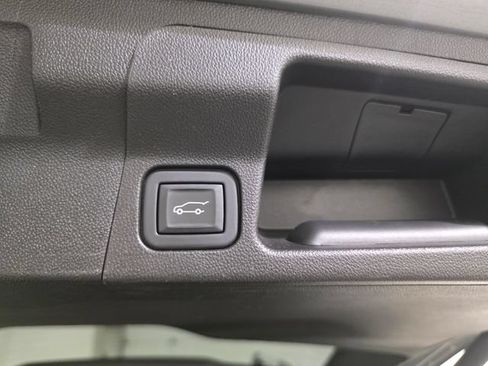 Used 2023 GMC Acadia Denali w/ Denali Technology Package AWD/4WD image 9