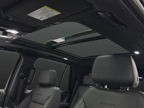Used 2023 GMC Yukon Denali AWD/4WD image 11