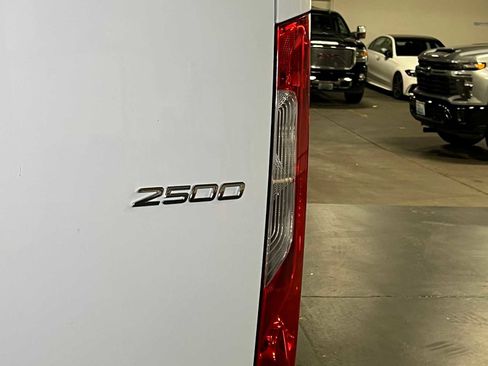 Used 2025 Mercedes-Benz Sprinter 2500 image 16