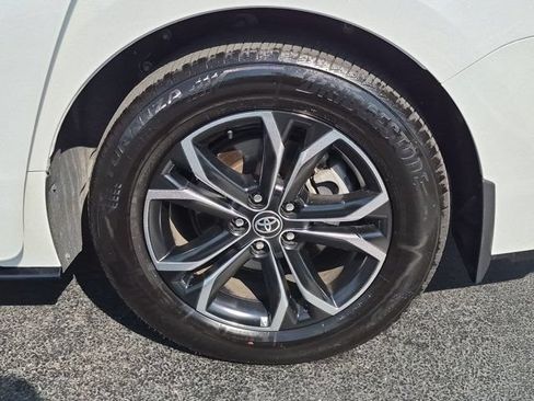 Certified 2025 Toyota Sienna Platinum AWD/4WD image 8