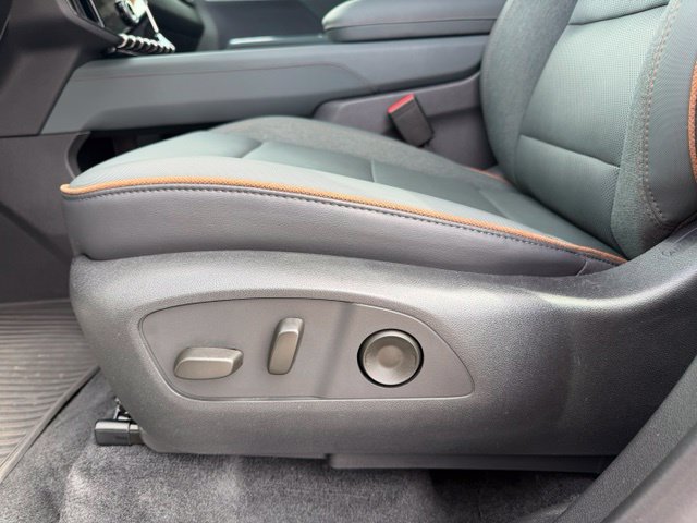 Used 2025 GMC Acadia AT4 AWD/4WD image 12