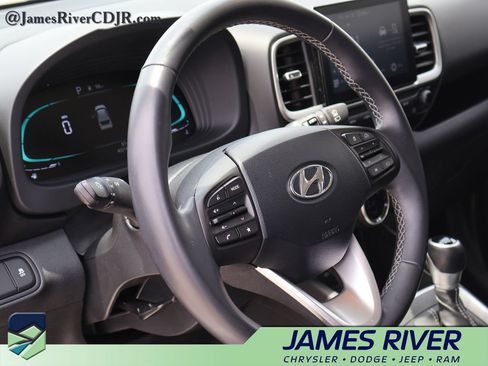Used 2025 Hyundai Venue SEL FWD image 26
