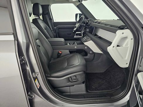 Used 2023 Land Rover Defender 110 SE image 10