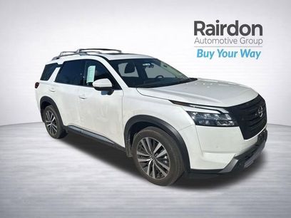 Used 2025 Nissan Pathfinder Platinum w/ Black Appearance Package