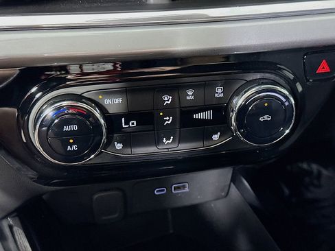 Used 2024 Chevrolet Trax LT w/ Driver Confidence Package FWD image 27