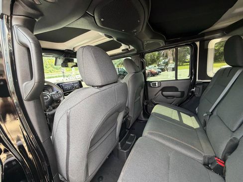 Used 2024 Jeep Wrangler Unlimited w/ Convenience Group AWD/4WD image 32