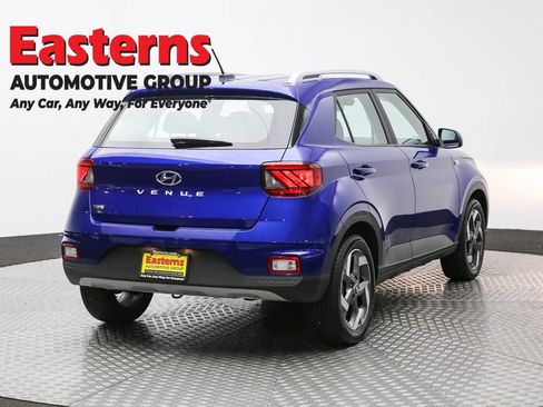 Used 2025 Hyundai Venue SEL image 5