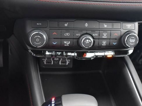 Used 2025 Dodge Durango GT image 29