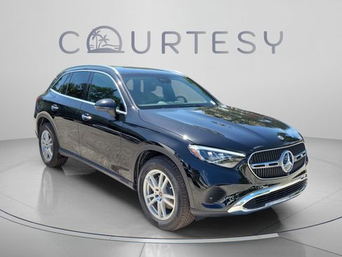 Certified 2025 Mercedes-Benz GLC 300 image 4