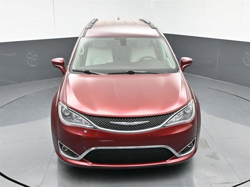 Used 2017 Chrysler Pacifica Touring-L w/ Tire & Wheel Group image 23