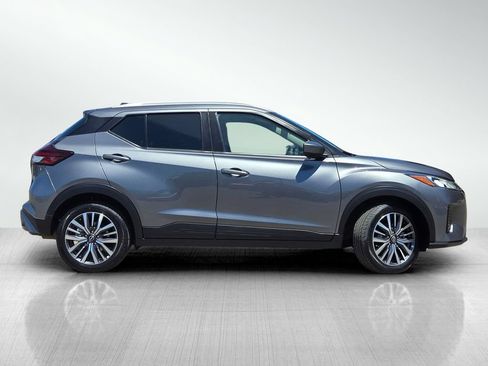 Used 2024 Nissan Kicks SV FWD image 4